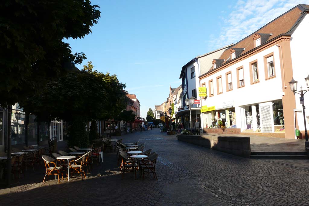 Fußgängerzone um 8 Uhr 15 morgens